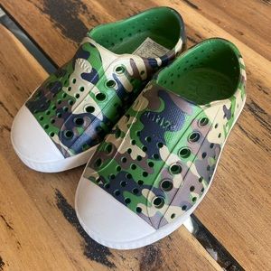 NEW native slip on size 5